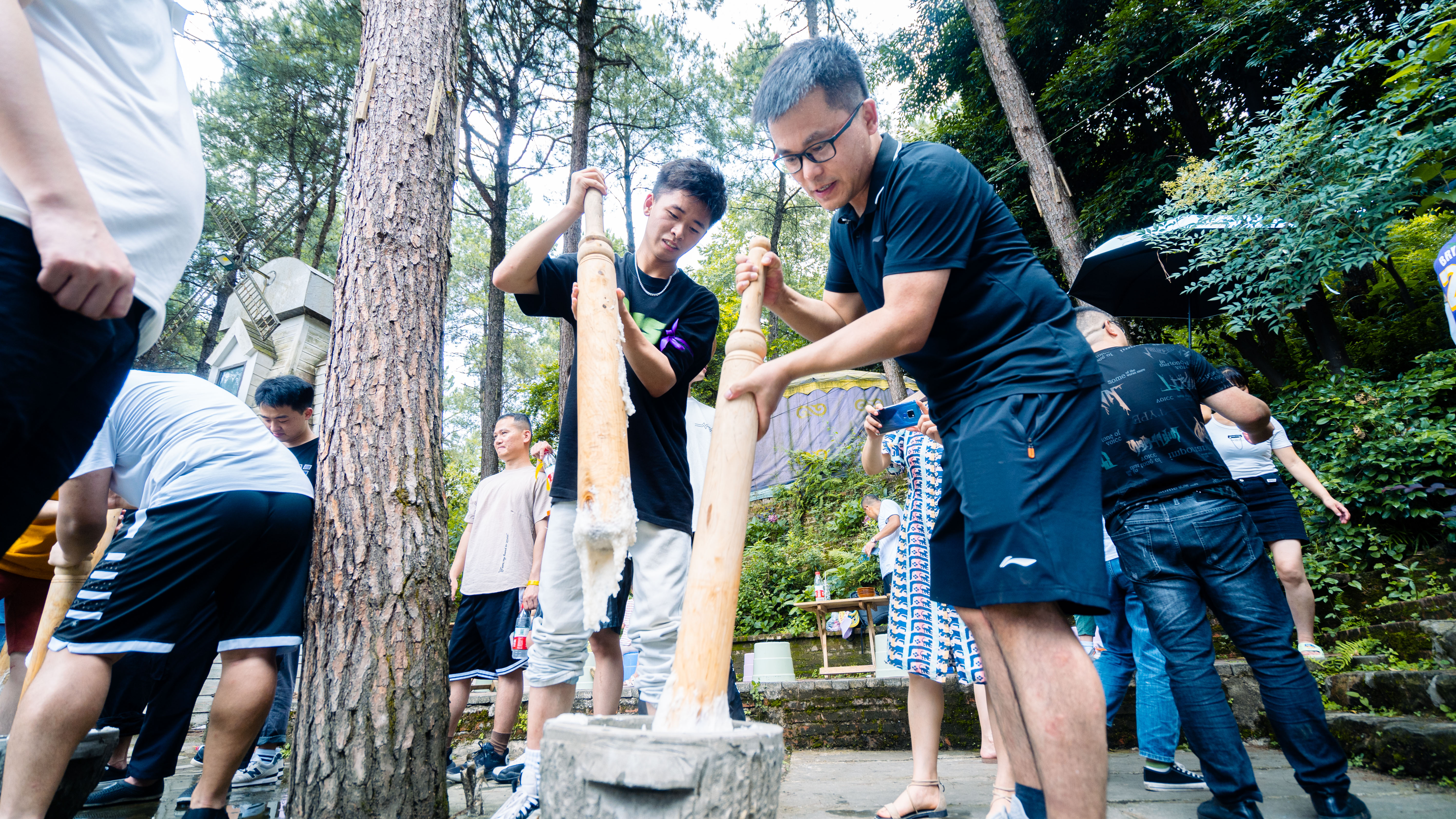 栉风沐雨九载，同心共济如初主题团建活动